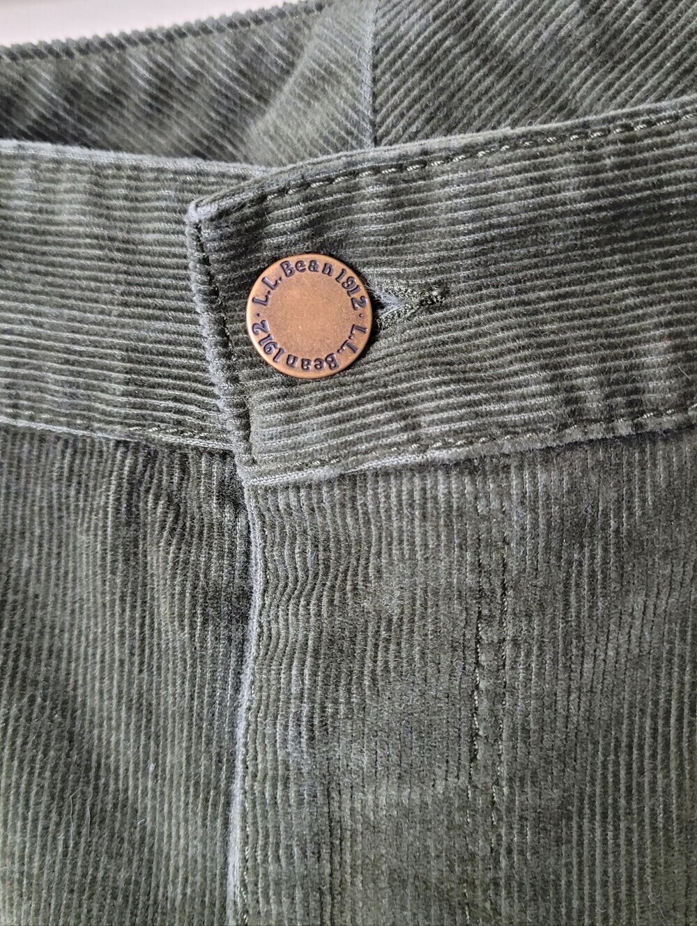LL Bean Favorite Fit Straight-Leg Corduroy Pants Size 12 - Picture 3 of 8